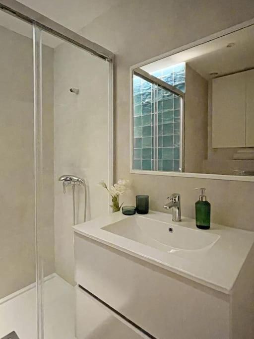 Charming Sea View Hideaway At Marbella's Marina Marbella