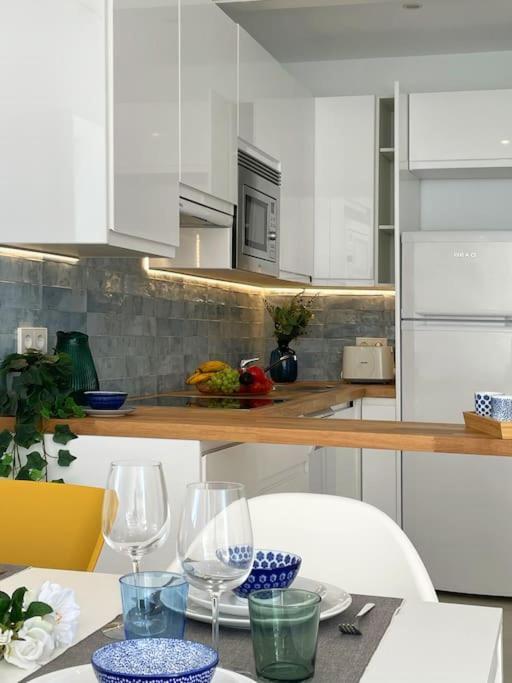 Charming Sea View Hideaway At Marbella's Marina Appartamento Marbella