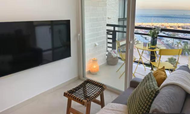 Charming Sea View Hideaway At Marbella's Marina *