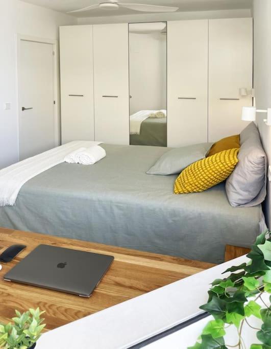 Apartment Charming Sea View Hideaway At Marbella's Marina